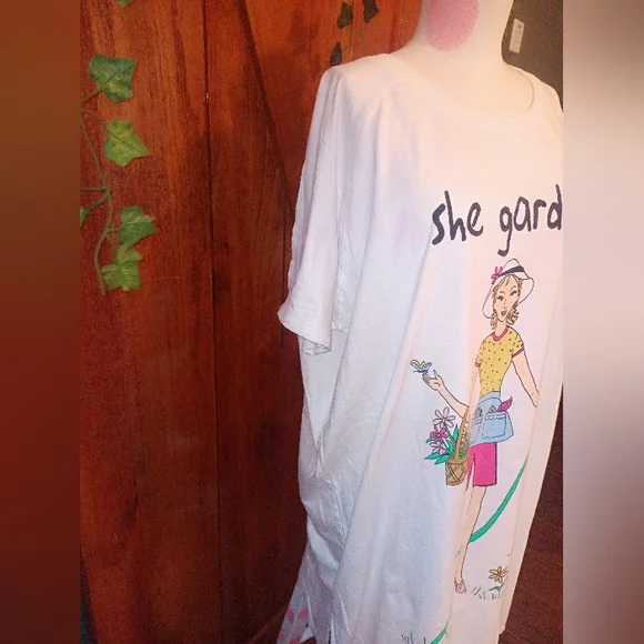 **Vintage** Simply Basic (Sleepwear) Graphic T-Shirt Dress with Gardening Print - Picture 3 of 9